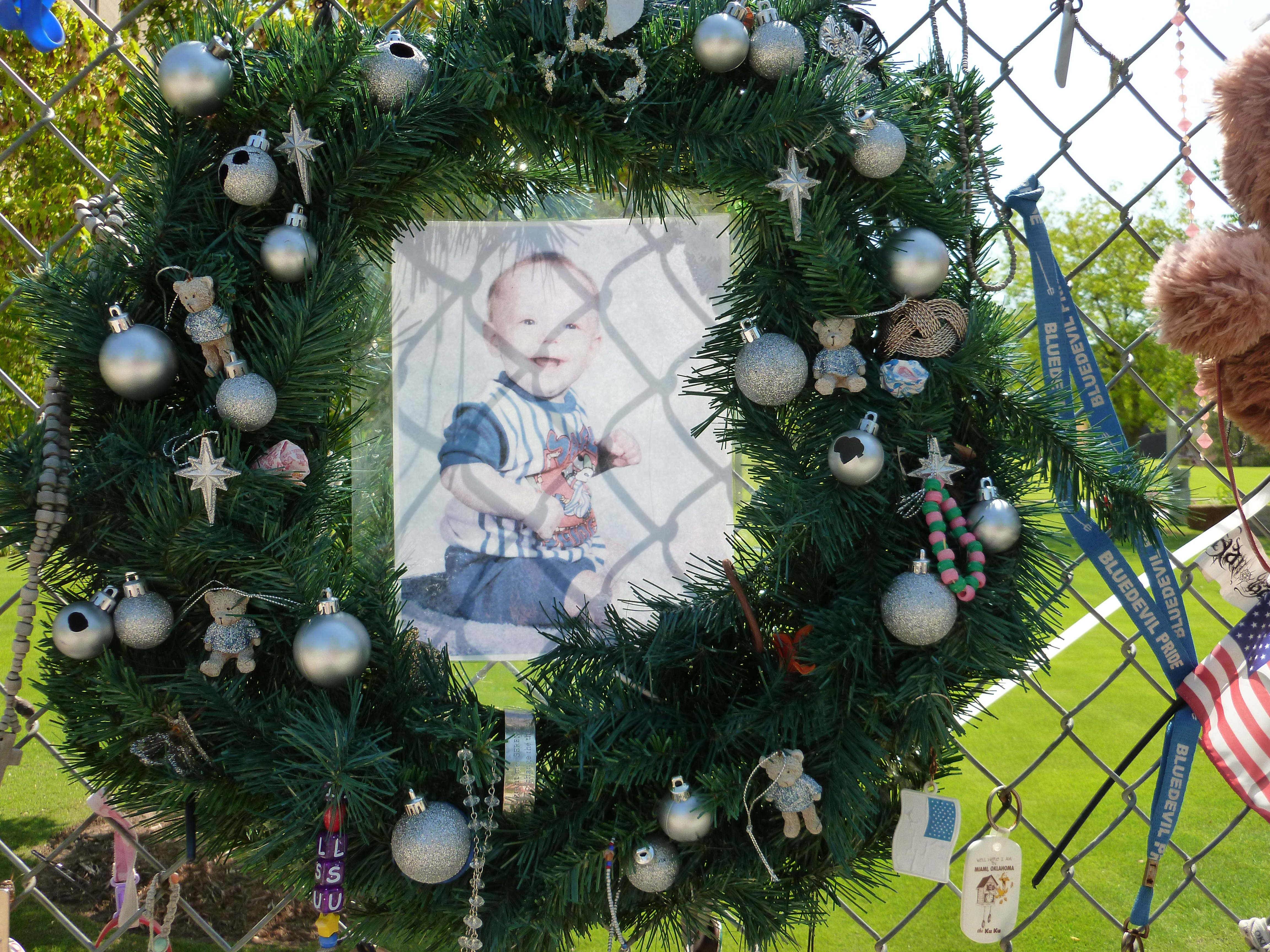Memoral fence 2